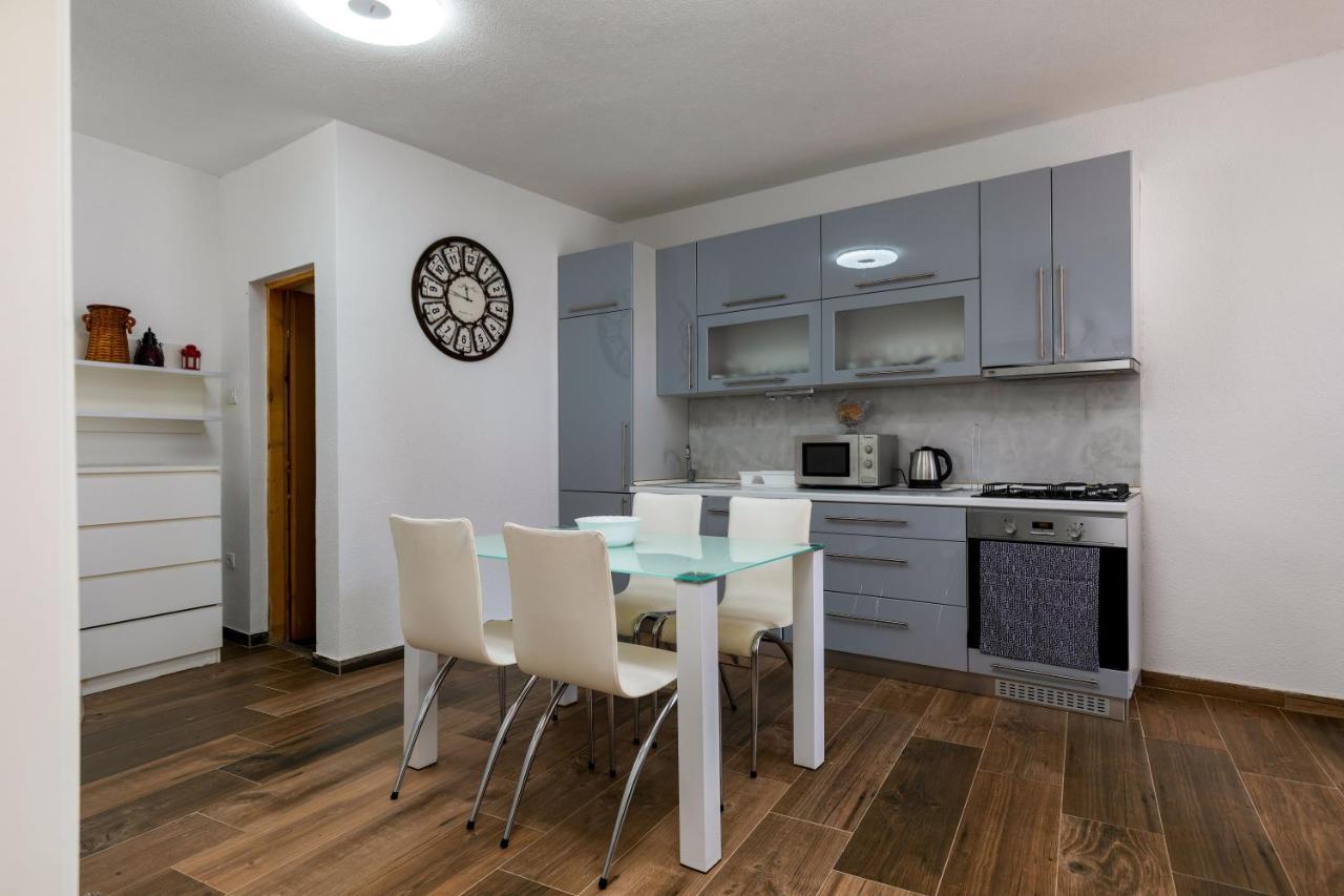 Top Central Apartments Pula Ngoại thất bức ảnh